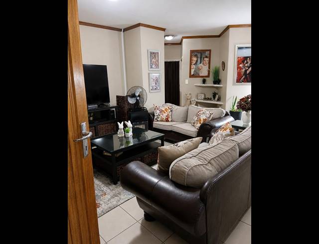 2 BEDROOM TOWNHOUSE FOR SALE IN PELLISSIER